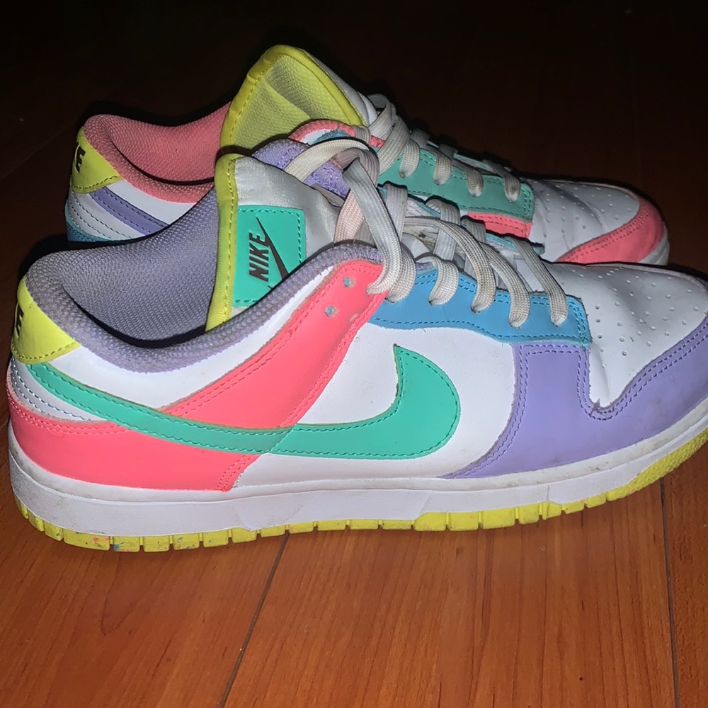 Nike Dunks.